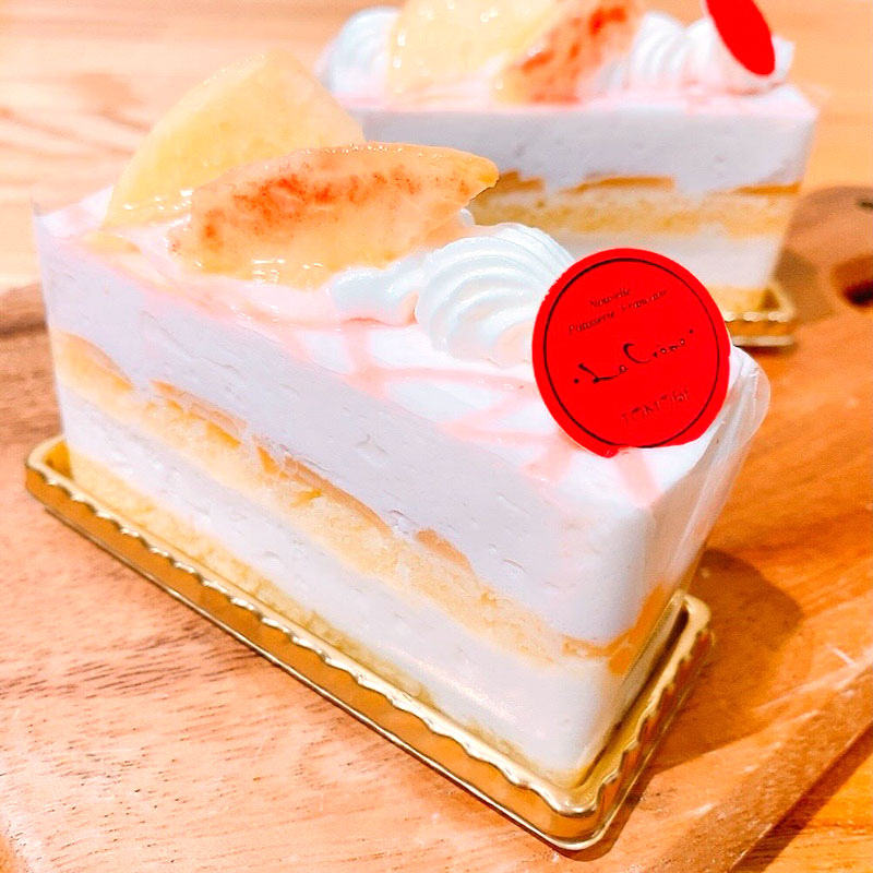 桃とヨーグルトのショートケーキ